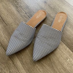 Abound Blue & White Pointy Slides